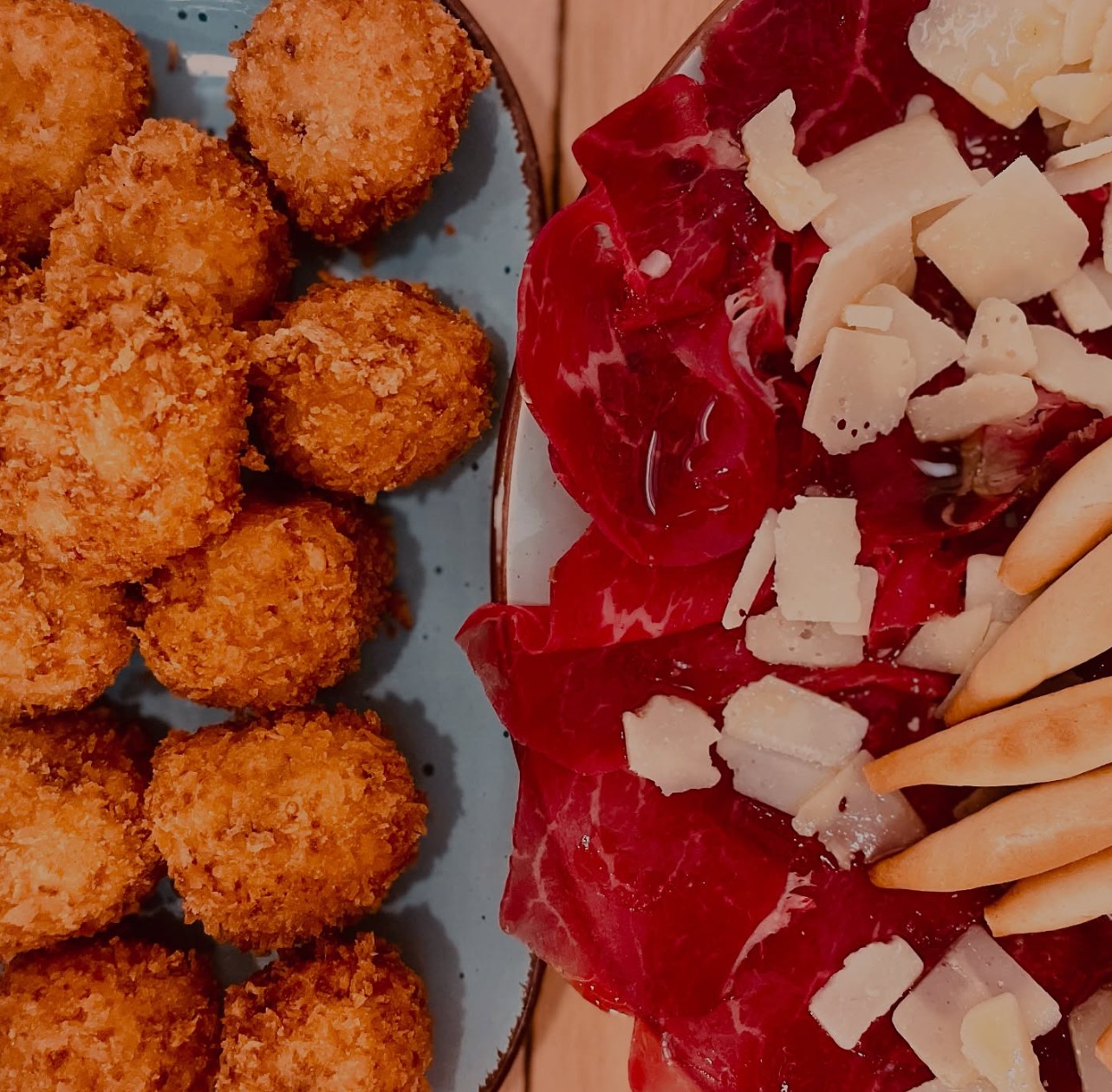 Croquetas caseras y cecina